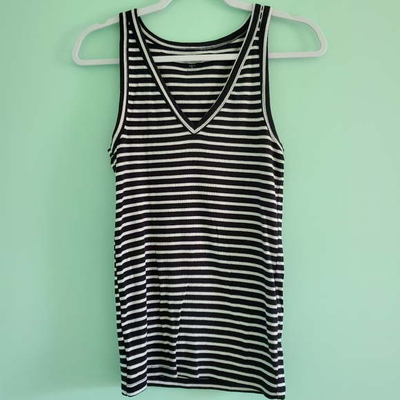 Old Navy Slim Fit Tank Medium - Picture 1 of 6